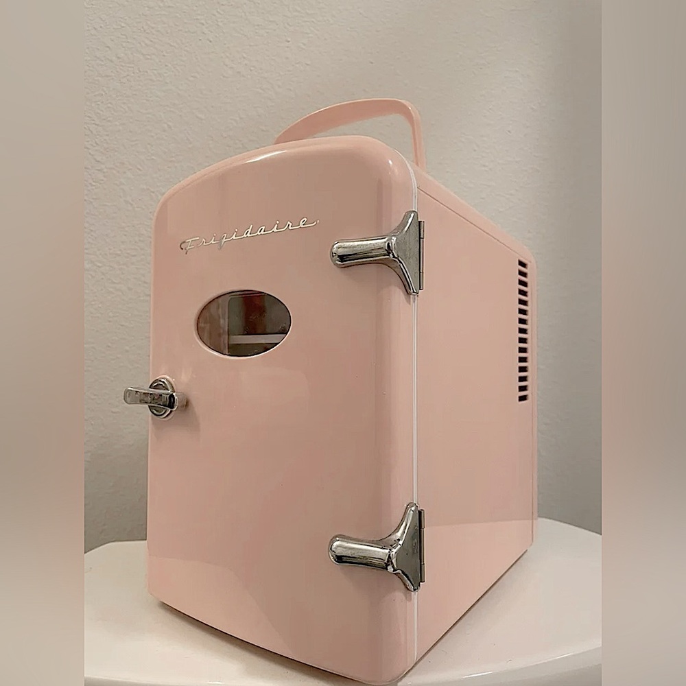 PINK FRIGIDAIRE RETRO MINI FRIDGE + PLUG